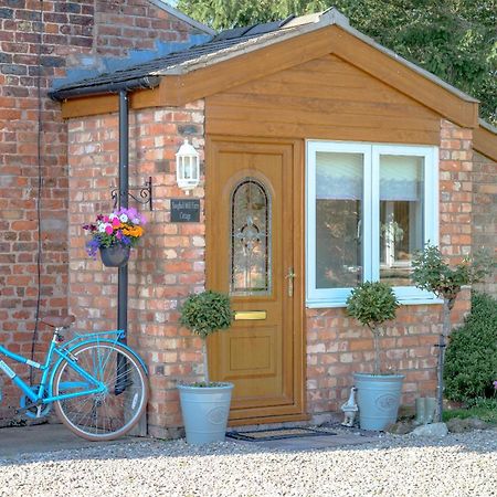 Saughall Mill Farm Cottage Chester Eksteriør bilde