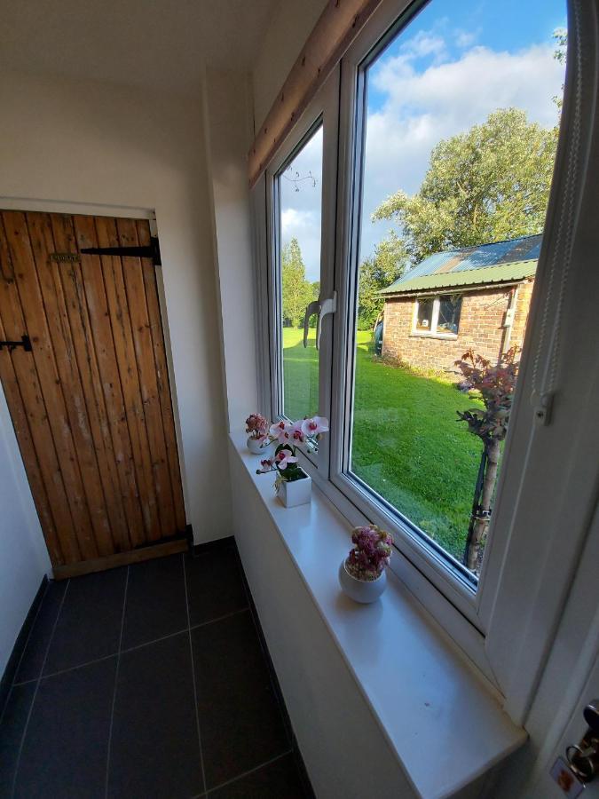 Saughall Mill Farm Cottage Chester Eksteriør bilde