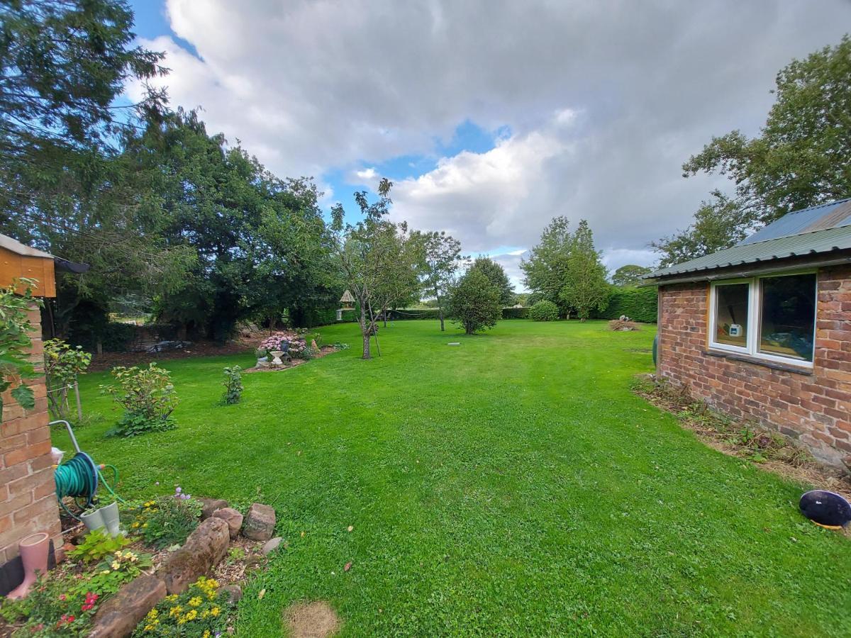 Saughall Mill Farm Cottage Chester Eksteriør bilde